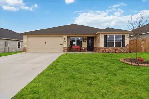 1624 Ace Ave, Gentry, AR 72734