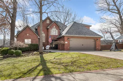 2718 Taylor Dr, Harrison, AR 72601