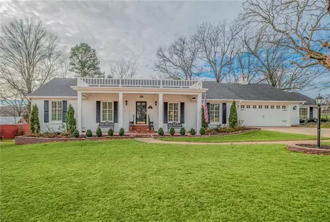 2083 N Austin Dr, Fayetteville, AR 72703