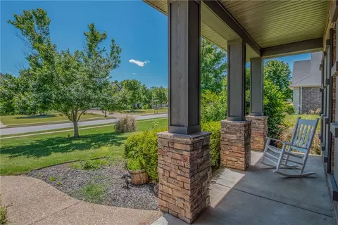 2386 Riverfront Ln, Fayetteville, AR 72703
