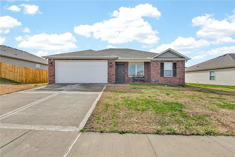 2961 W Maclaren St, Fayetteville, AR 72704