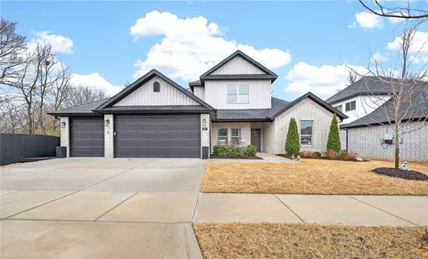 694 N Phoenix Rd, Fayetteville, AR 72704