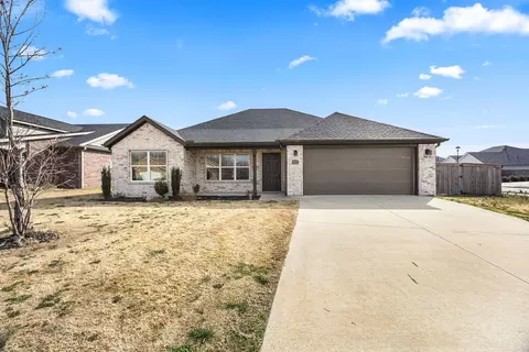 1052 Hampton St, Springdale, AR 72762