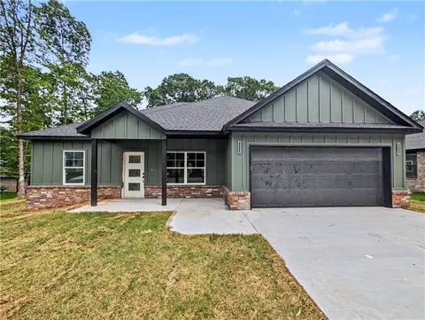 4 Bayloch Ln, Bella Vista, AR 72715
