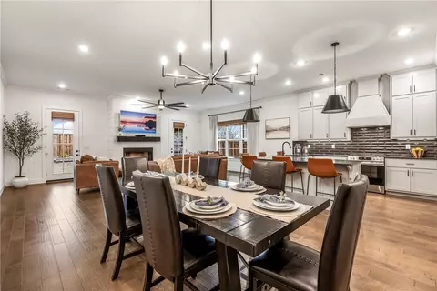 6201 SW Beacon St, Bentonville, AR 72713