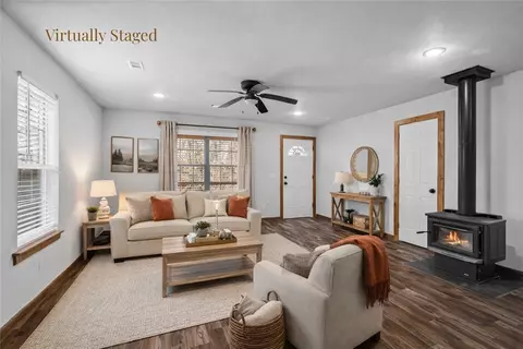 Living - 327 Maple Dr, Winslow, AR 72959 photo 3 of 5