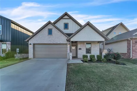 1702 Broadway Pl, Rogers, AR 72758