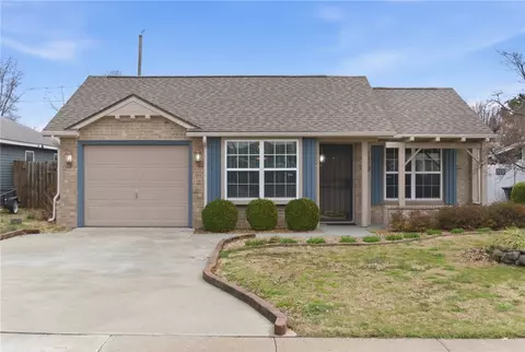 1419 Arkansas St, Rogers, AR 72756