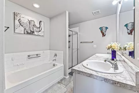 Bath - 7408 Devonshire Ave, Springdale, AR 72762 photo 2 of 2