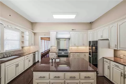 Kitchen - 8 Free Ferry Hts, Fort Smith, AR 72903 photo 3 of 5
