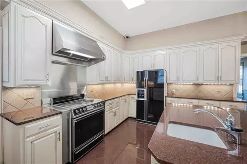 Kitchen - 8 Free Ferry Hts, Fort Smith, AR 72903 photo 1 of 5