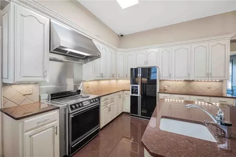 Kitchen - 8 Free Ferry Hts, Fort Smith, AR 72903 photo 1 of 5