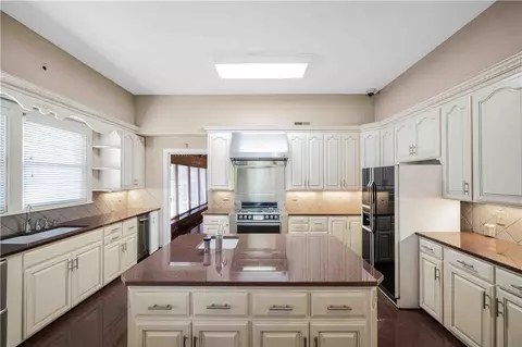 Kitchen - 8 Free Ferry Hts, Fort Smith, AR 72903 photo 5 of 5