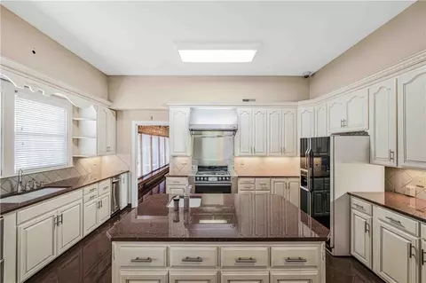 Kitchen - 8 Free Ferry Hts, Fort Smith, AR 72903 photo 3 of 5