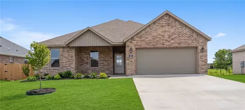 304 White Oak St, Gentry, AR 72734