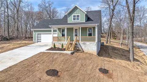 2 Foshee Ln, Bella Vista, AR 72715