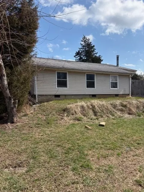 634 N Cato Springs Rd, Fayetteville, AR 72701