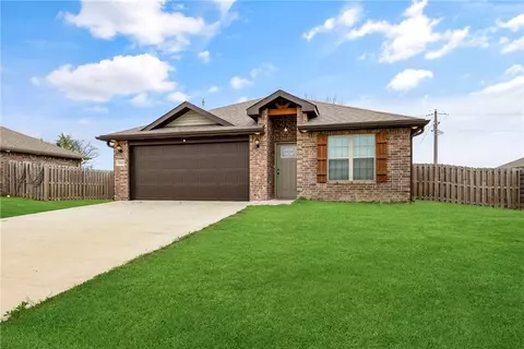 1513 Emma St, Gentry, AR 72734