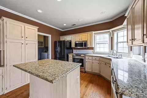 1645 N Charlee Ave, Fayetteville, AR 72703