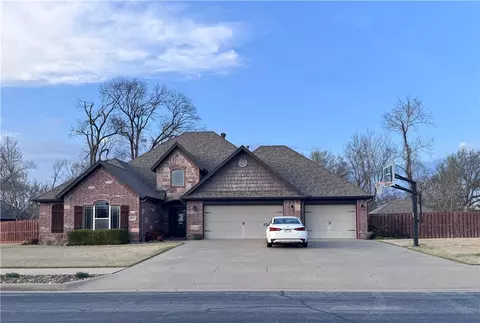 3601 NE Oaktrace Ave, Bentonville, AR 72712