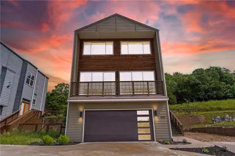 1054 E Huntsville Rd, Fayetteville, AR 72701