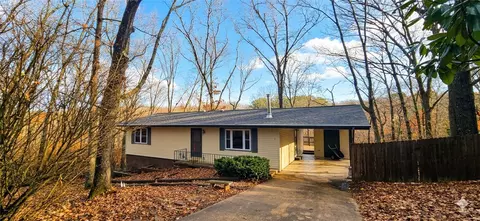 2 Teme Ln, Bella Vista, AR 72714
