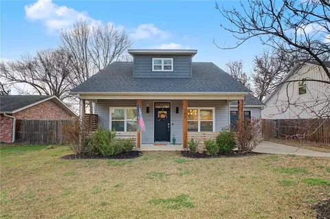 705 S Dockery Ln, Fayetteville, AR 72701