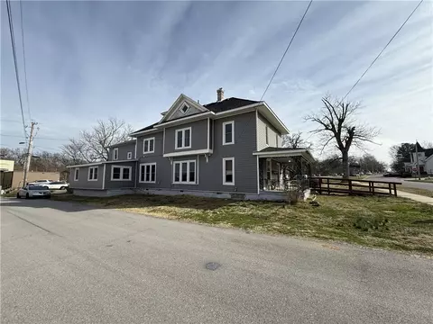 401 E Twin Spgs, Siloam Springs, AR 72761