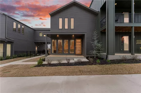 2972 N Old Missouri Rd, Fayetteville, AR 72703