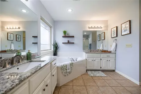 Bath - 3472 Grapevine Dr, Springdale, AR 72762 photo 1 of 8