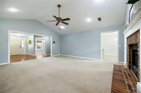 Living - 3472 Grapevine Dr, Springdale, AR 72762 photo 3 of 5