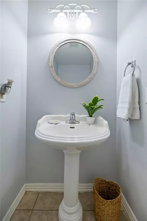 Bath - 3472 Grapevine Dr, Springdale, AR 72762 photo 7 of 8