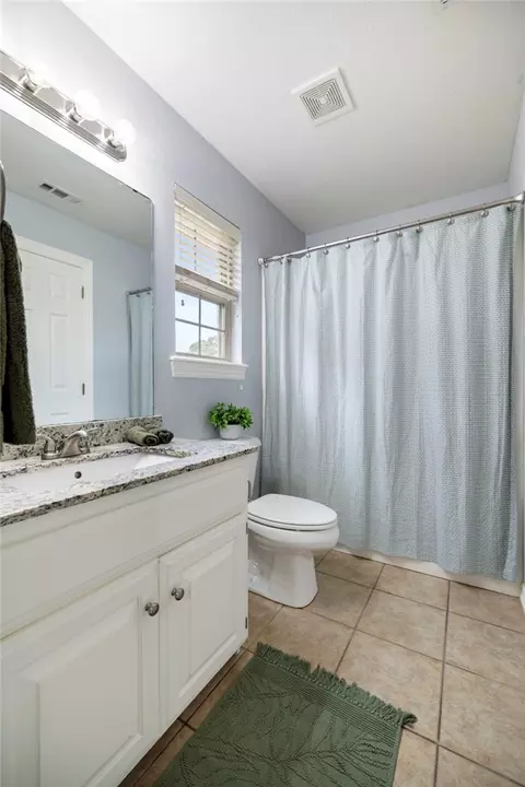 Bath - 3472 Grapevine Dr, Springdale, AR 72762 photo 5 of 8