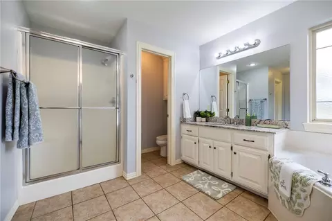 Bath - 3472 Grapevine Dr, Springdale, AR 72762 photo 2 of 8