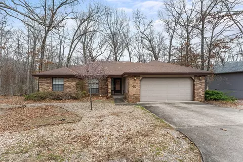 13 Coventry Dr, Bella Vista, AR 72714