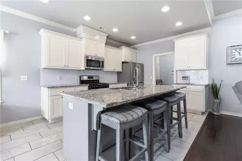 Kitchen - 201 Cisterna Dr, Centerton, AR 72719 photo 4 of 4