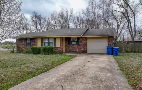 1004 SE 11th St, Bentonville, AR 72712