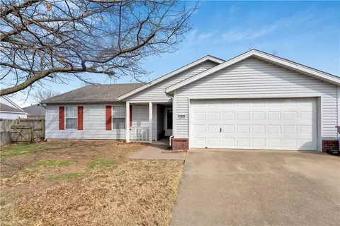 1459 Fredonia St, Springdale, AR 72762