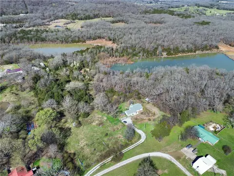 19206 E Black Oak Rd, Fayetteville, AR 72701