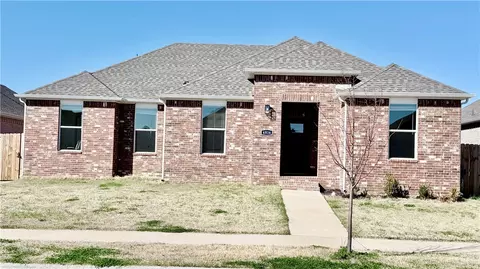 4816 Sturgeon St, Fayetteville, AR 72704