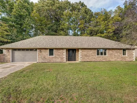34 Sunset St, Cassville, MO 65625