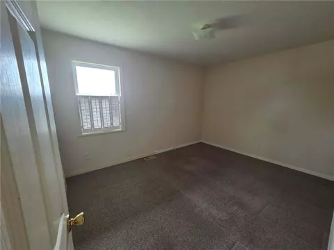 Bedroom - 1367 Mtn Grove Rd, Branson, MO 65616 photo 2 of 3