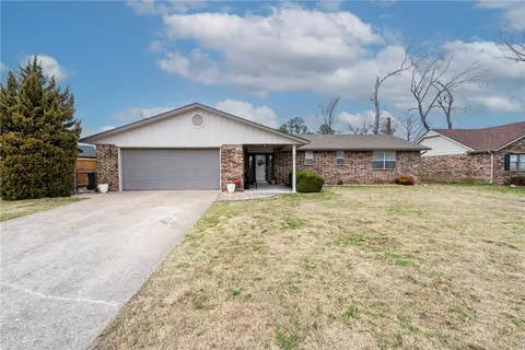 1405 W Mimosa St, Rogers, AR 72758