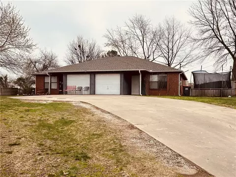 2247 Emily Cir, Springdale, AR 72762
