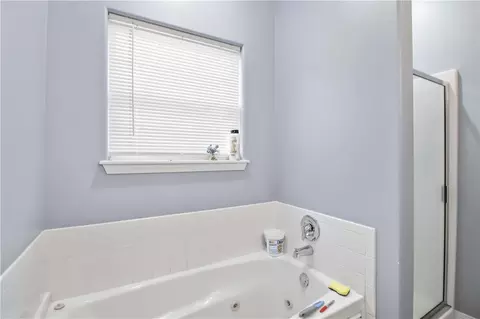 Bath - 3391 Grainger Cir, Springdale, AR 72764 photo 4 of 4