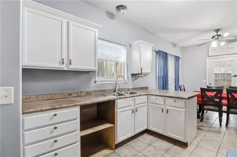 Kitchen - 3391 Grainger Cir, Springdale, AR 72764 photo 2 of 2