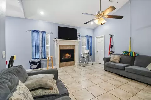 Living - 3391 Grainger Cir, Springdale, AR 72764 photo 2 of 2