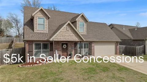 507 W Laurel Ave, Rogers, AR 72758