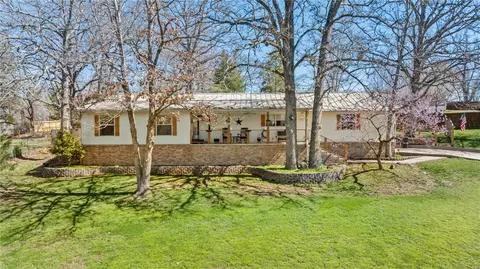 9570 Lakewoods Dr, Rogers, AR 72756