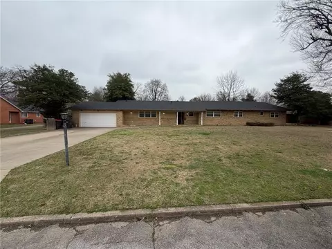 1510 Circle Dr, Springdale, AR 72764